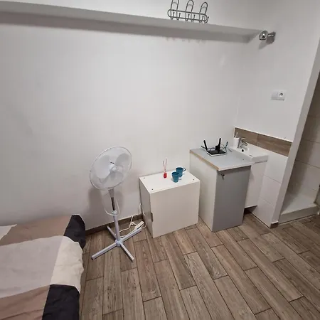 View Apartments And Rooms Warsaw Room photo