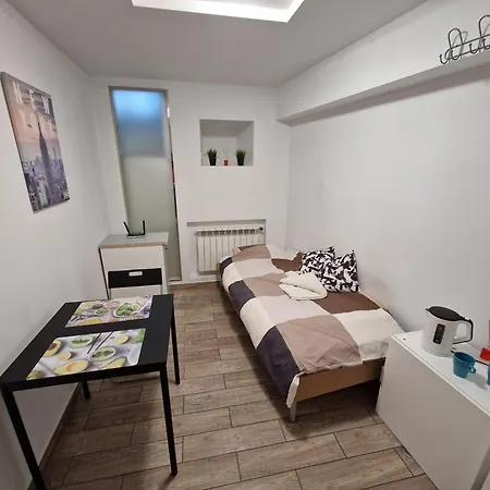 View Apartments And Rooms Warsaw Room photo