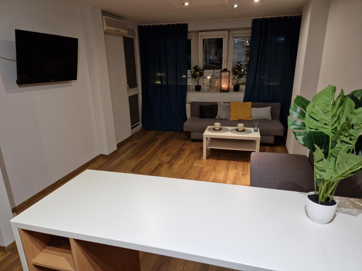 View Apartments And Rooms *