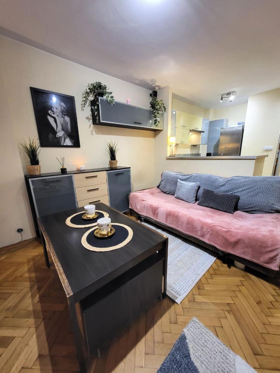 View Apartments And Rooms *